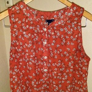 Gap sleeveless top
